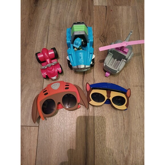 Paw patrol vehicles and sunsnachers - Picture 1 of 5